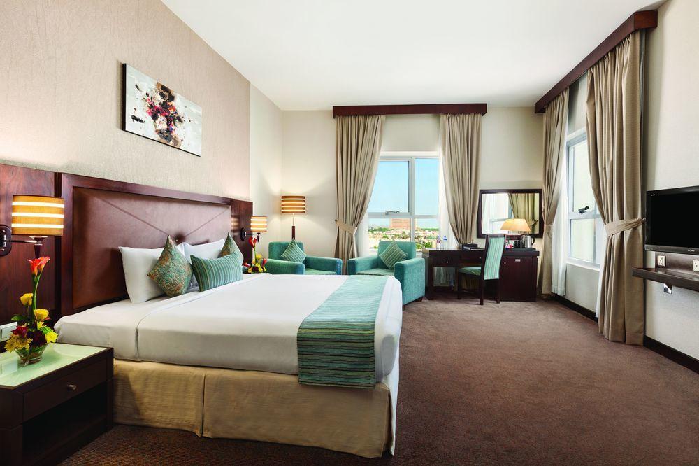Hotel Ramada By Wyndham Dubai Deira Exterior foto
